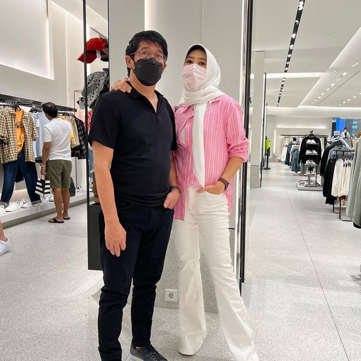 <p>Ketika dinikahi sang komedian, Diena Risty dikenal publik karena ia menjadi artis pendatang baru di dunia hiburan Tanah Air.(Foto: Instagram @dienz_36)<br /><br /><br /></p>