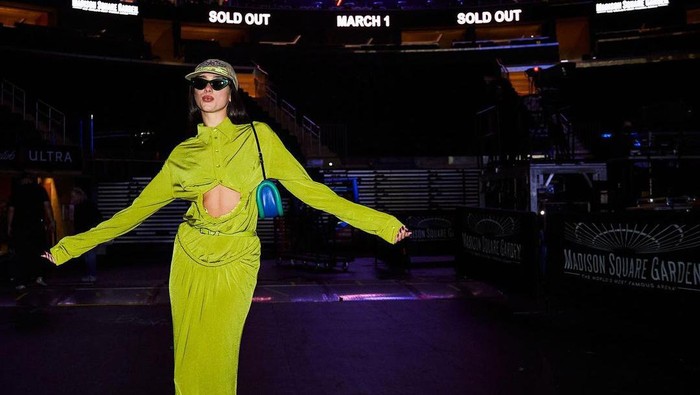 Trend Alert: Ide Tampil Stylish Pakai Maxi Dress ala Selebriti! Dari Dua Lipa hingga Kendall Jenner