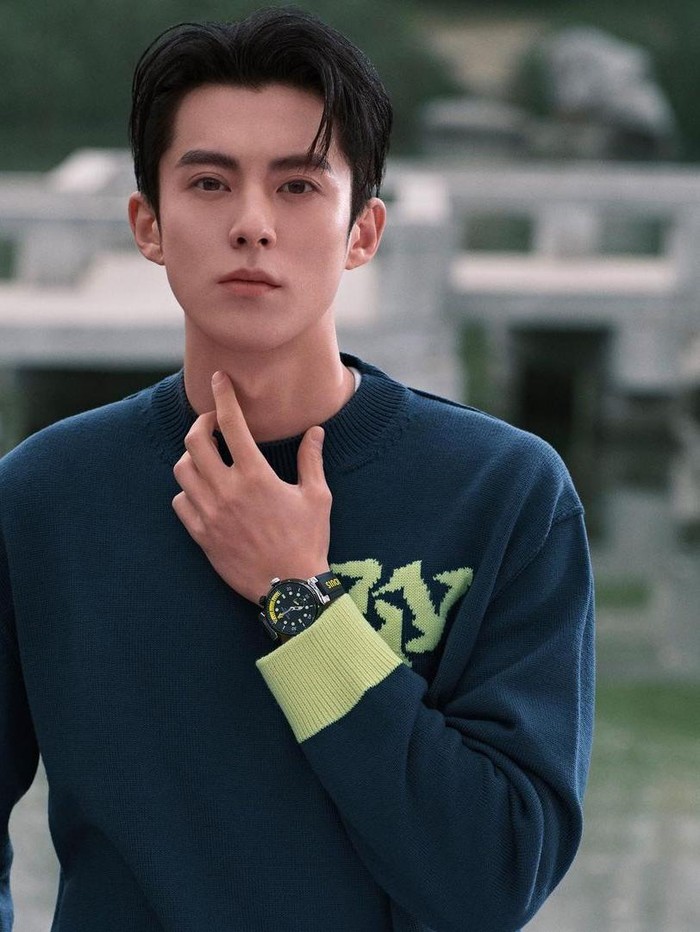 Proyek drama belum lamanya ini adalah 'Love Between Fairy and Devil' yang ia bintangi dengan Yu Shuxin. Popularitasnya pun semakin meningkat. Beauties mengikuti juga drama ini? /Foto: Instagram @dylan_wang_1220