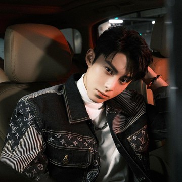 Potret Dylan Wang, Aktor Ganteng yang Lagi Naik Daun di Drama Tiongkok!
