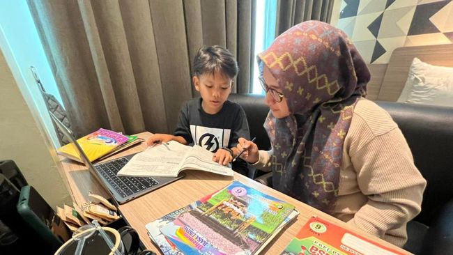 Manajer buka suara mengenai jadwal sekolah dan pendidikan Farel Prayoga di tengah kesibukan sang penyanyi manggung di banyak kota.