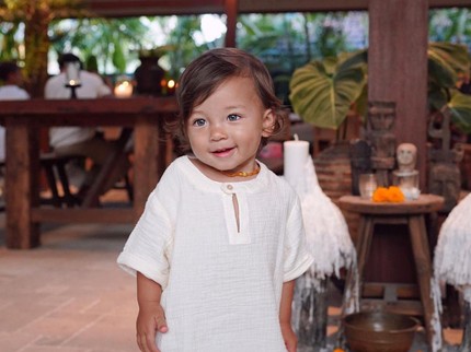 7 Potret Gemas Kiyoji Anak Jennifer Bachdim, Asyik Makan Sendiri dan Lahap