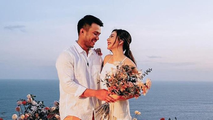 Potret Jessica Mila Dilamar, Tampil Cantik dengan Nuansa Serba Putih