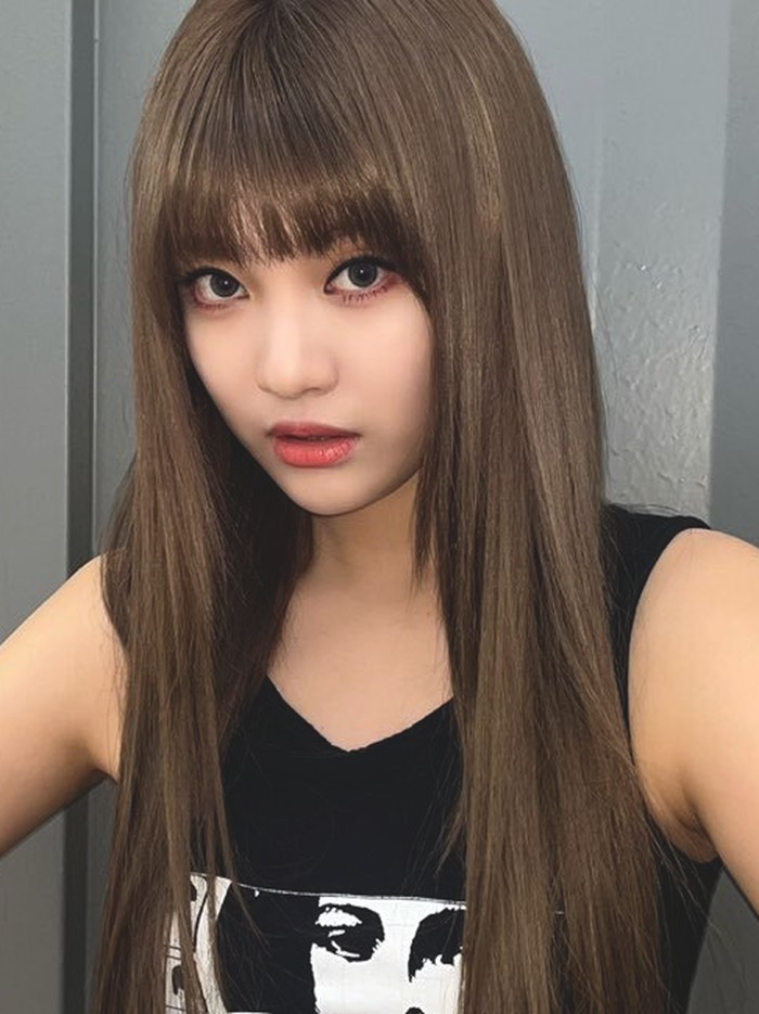 Pada kesempatan kali ini, poni tebal Ningning cukup mengubah penampilannya hingga membuat pangling, Beauties./ foto: instagram.com/aespa_official