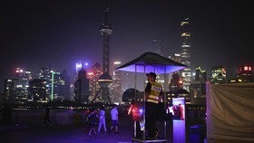 FOTO: China Hemat Listrik Gara-gara Kekeringan