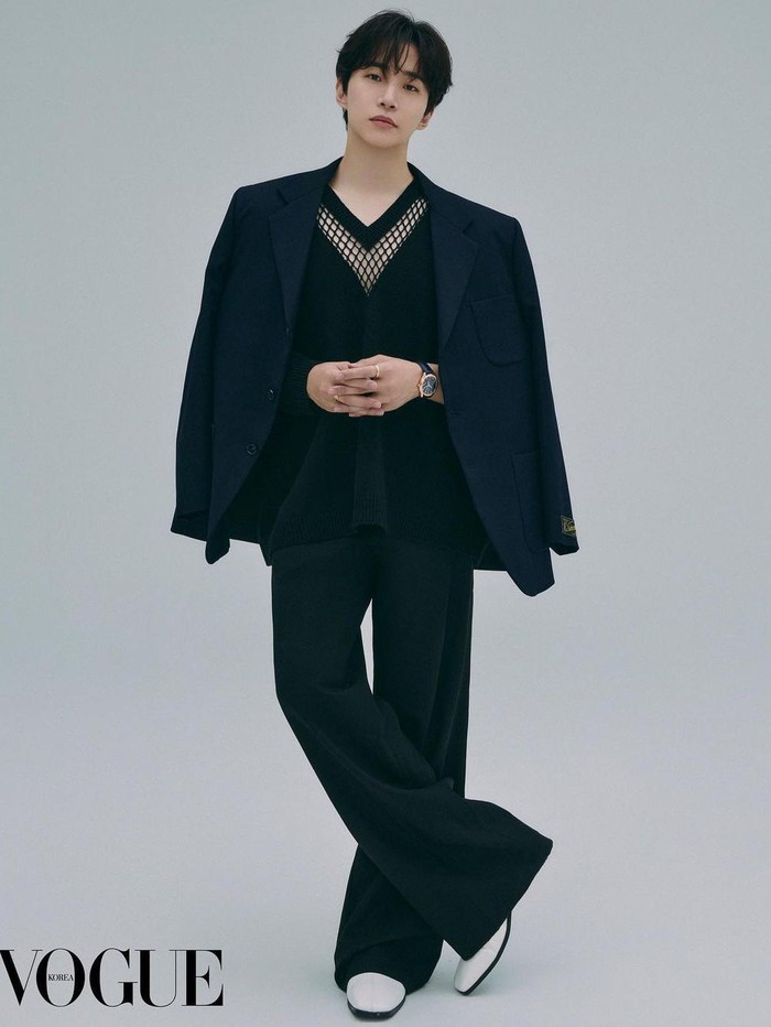 Lee Junho, aktor-idol yang juga anggota 2PM tersebut, kembali menghiasi majalah Vogue Korea sebagai model cover-nya baru-baru ini./ Foto: Wontae Go/Vogue Korea