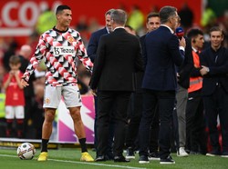 Ronaldo Permalukan Carragher di Old Trafford