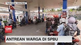 VIDEO: Antrean Warga Mengular di SPBU