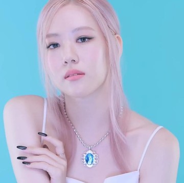 img-title Tampil Cantik dengan Makeup Semi-Smokey Eyes ala Rose BLACKPINK Lewat YouTube Channel MUA Maeng!
