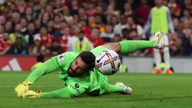 Bursa Juara Liga Inggris: Arsenal Ganas, Liverpool Lemas