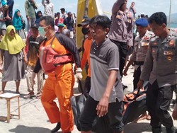 Mayat Pria Mengapung Gegerkan Warga Sekitar Pantai Lawata Bima
