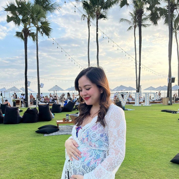 <p>Memasuki usia kandungan 20 minggu, Tasya semakin menawan aja ya. Kita doakan yuk Bunda agar Tasya dan <em>baby</em>-nya sehat selalu hingga hari persalinan. (Foto: Instagram @tasyakamila)</p>