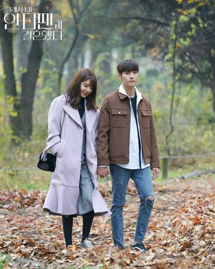 Pasangan Sooyoung berikutnya yaitu Choi Tae Joon. Keduanya menjadi pemain utama drama So I Married an Anti-Fan. Sooyoung berperan sebagai reporter sekaligus anti-fan yang akhirnya jatuh cinta pada seorang artis./ Foto: instagram.com/simaaf_kdrama