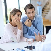 Tidak Hanya Dialami Istri, Suami Juga Bisa Kurang Subur! Ini Penjelasan Medisnya