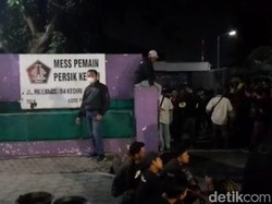 Persik Kalah Lagi, Suporter Geruduk Kantor Klub
