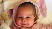 <p>Bayi perempuan tersebut bernama Kirana Shea Azhari Chong. Anak ketiga Rahma Azhari ini cukup jarang terekspos media. (Foto: Instagram @raazharita)<br /><br /><br /></p>