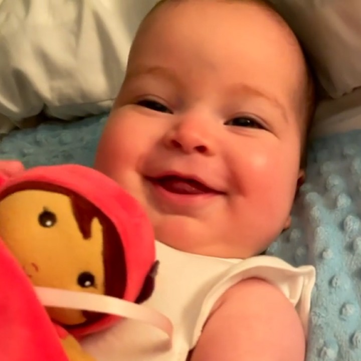 <p>Belum lama ini, Baby Kira genap berusia 2 tahun. Melalui media sosial Instagram, Rahma Azhari memberikan ucapan dengan menunjukkan potret anaknya sejak lahir. (Foto: Instagram @raazharita)<br /><br /><br /></p>