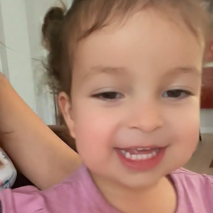 <p>Selamat ulang tahun Baby Kira. Kita doakan, semoga putri ketiga Rahma Azhari ini sehat dan bahagia selalu, ya. (Foto: Instagram @raazharita)</p>