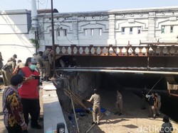 Percantik Pasar Apung, Hunian Liar Kolong Jembatan BKB Semarang Dibongkar