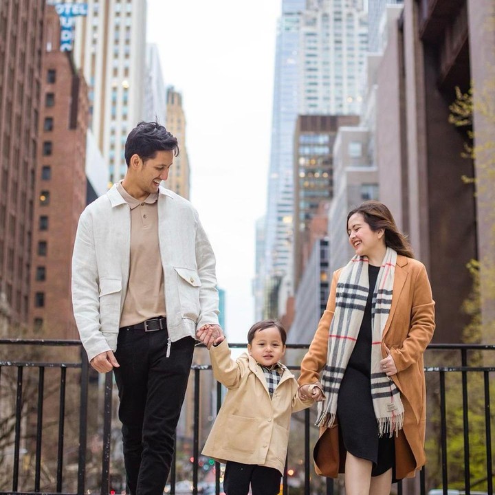<p>Saat ini Tasya dan Randi sedang menjalani <em>long distance marriage</em>, nih Bunda. Randi diketahui sedang melanjutkan studi di Amerika Serikat. (Foto: Instagram @tasyakamila)</p>
