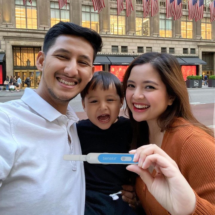 <p>Saat umumkan kehamilan, Tasya mengungkapkan bahwa kehamilannya kali ini sangat berbeda dengan kehamilan pertama. "Hamil kali ini mual muntah parah di trimester 1, "berasa" bangett deh pokoknyaa," tulis Tasya.(Foto: Instagram @randibachtiar)</p>