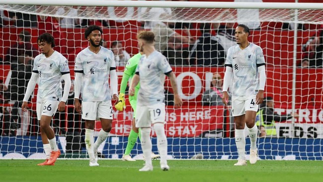 Kekalahan Liverpool dari Manchester United menyisakan sorotan tajam kepada bek tengah The Reds Virgil Van Dijk.