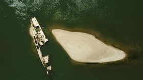 FOTO: Sungai Danube Surut Parah sampai Bangkai Kapal Nazi Terlihat