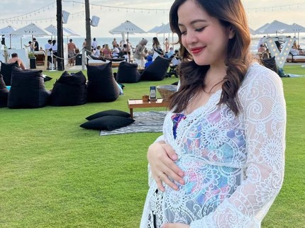 7 Potret Tasya Kamila Pamer Baby Bump di Usia Kehamilan 20 Minggu