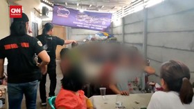 VIDEO: Gerebek Tempat Judi, Polisi Tangkap Belasan Emak-emak