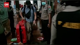 VIDEO: Rektorat Unila digeledah, KPK Bawa 5 Koper Berkas