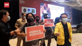 VIDEO: Aksi Protes 'Sosialiasi bukan Partisipasi' saat Kick Off RKUHP