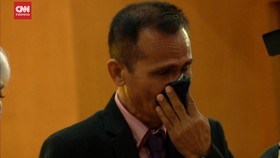 VIDEO: Air Mata Iringi Samuel Hutabarat Terima Ijazah Brigadir Y