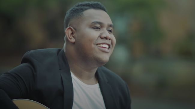 Andmesh Kamelang menceritakan kenangan sedih di balik pembawaan lagu Andaikan Kau Datang untuk soundtrack film Miracle in Cell No. 7.