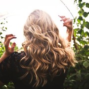 Ini Cara Mudah Lindungi Rambut dari Teriknya Sinar Matahari, Biar Tetap Indah dan Badai