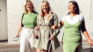Tak Melulu Hitam, 7 Inspirasi Outfit Cerah untuk Tubuh Plus Size Ini Bikin Kamu Makin Fresh dan Modis