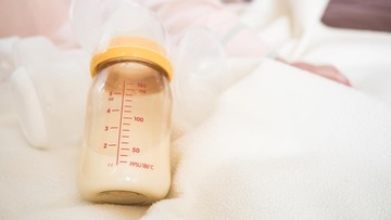 5 EFEK BAYI TERLALU BANYAK MINUM SUSU FORMULA