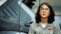 <p>Gaya rambut gondrong membuat Iqbaal Ramadhan tampil sangat manglingi dibandingkan dengan penampilannya ketika awal menjadi personel boyband CJR. (Foto: Instagram @iqbaal.e)</p>