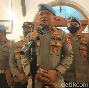 Ahmad Sahroni Singgung Ferdy Sambo yang Belum Diperlihatkan ke Publik