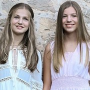 Jarang Ganti Sepatu, Ini 3 Espadrilles Wedges Favorit Putri Leonor dan Infanta Sofia