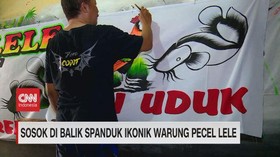 VIDEO: Sosok di Balik Spanduk Ikonik Warung Pecel Lele