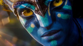 Zoe Saldana Curhat Tahan Napas dalam Air 5 Menit Demi Avatar 2