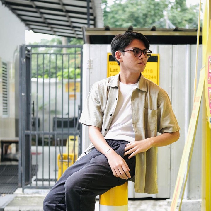 <p>Rey Bong sendiri merupakan mantan artis cilik yang telah memulai debut akting sejak usia 8 tahun. Saat ini ia sudah berusia 16 tahun, Bunda. (Foto: Instagram @rey_bong26)</p>