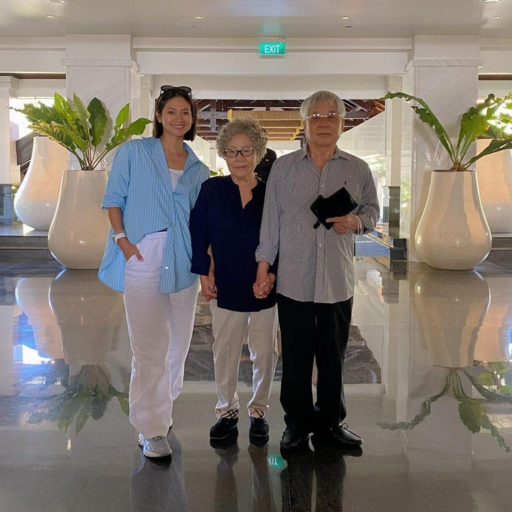 <p>Belum lama ini, model sekaligus artis cantik, Rini Yulianti membagikan potret kebersamaannya bersama keluarga besar sang suami yang berasal dari Korea Selatan, lho, Bunda. (Foto: Instagram@riniyulianti)</p>