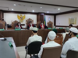Ini Hal Memberatkan 6 Pengeroyok Ade Armando Dituntut 2 Tahun Bui