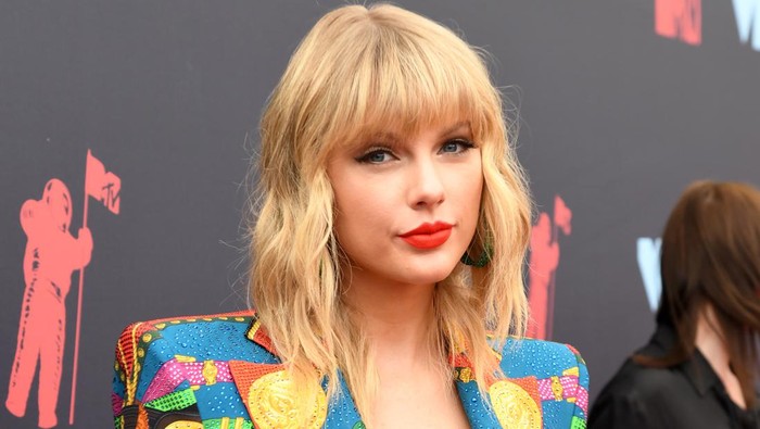 Taylor Swift Hampir Jadi Cameo di The Twilight Saga: New Moon, Namun Ditolak Sang Sutradara: Saya Cukup Menyesal