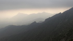 FOTO: Cuaca Dingin Menusuk Kota Kabut, Wisata Pegunungan di Arab Saudi