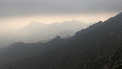 img-title FOTO: Cuaca Dingin Menusuk Kota Kabut, Wisata Pegunungan di Arab Saudi