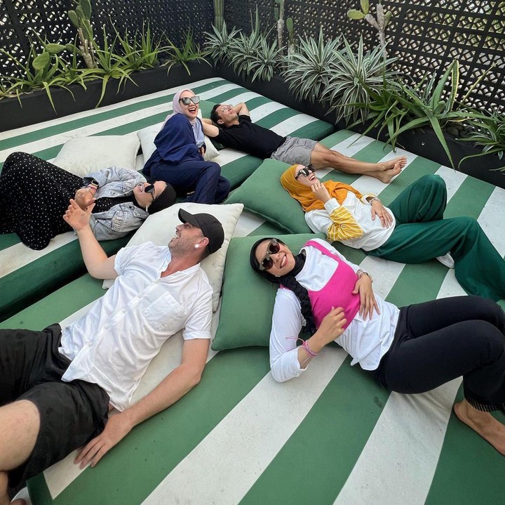 <p>Zaskia Mecca mengaku sangat menikmati momen tersebut, Bunda. "<em>makassiiiiih buat waktu relaxnyaaa. semoga bisa ngulang moment gini lagiii,"</em> tulisnya di Instagram. Foto: Instagram @zaskiadyamecca)</p>