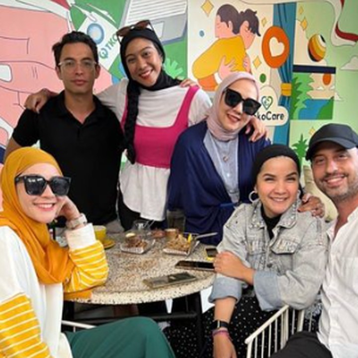 <p>Zaskia bercerita, ia paling mengidolakan <em>keyboardist</em> di grup tersebut. Dia adalah David Michael William yang juga akrab disapa Dave. (Foto: Instagram @tasyanurmedina)</p>