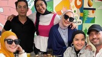 <p>Zaskia bercerita, ia paling mengidolakan <em>keyboardist</em> di grup tersebut. Dia adalah David Michael William yang juga akrab disapa Dave. (Foto: Instagram @tasyanurmedina)</p>